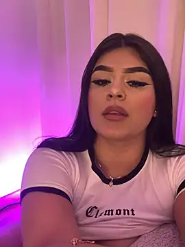 Kariina__69 live cam on StripChat