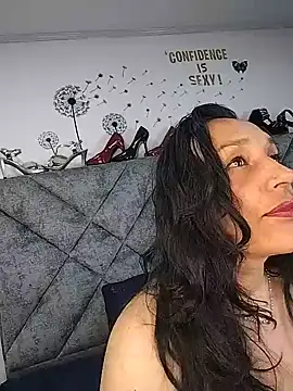 Shantey_Laurent live cam on StripChat