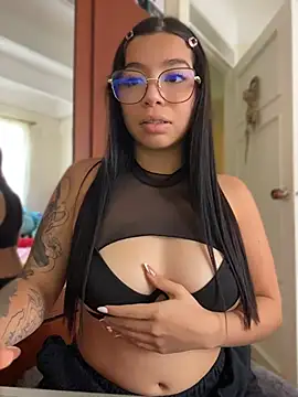 maaddyXXX live cam on StripChat