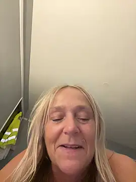 Blondnboujee53