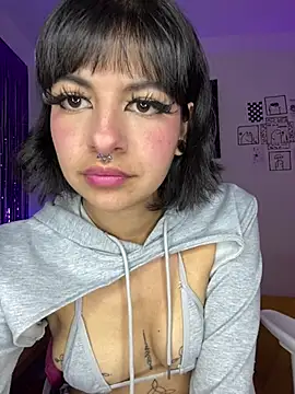 Larah_bell_uwu webcam