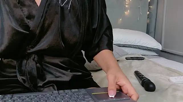 AlmaRose_ webcam