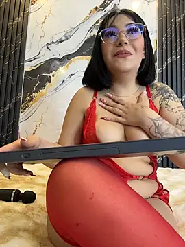 nicole-cooper live cam on StripChat