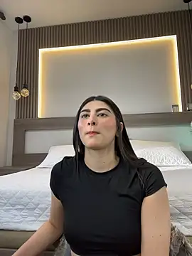 evelyn_hills live cam on StripChat