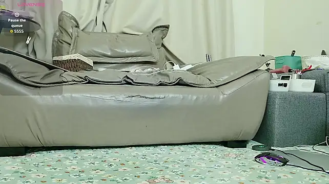 fox-yiyi (F milf) - 阴道塞乒乓球ping pong ball in pussy