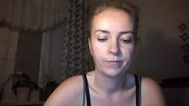 JenniferAlone webcam