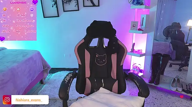 NahiaraEvans_ webcam