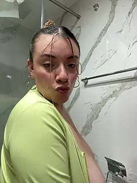valery_mora webcam