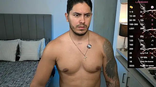 owen-pierces live cam on StripChat