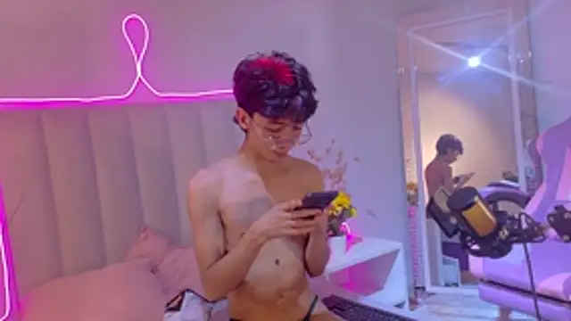 Twink_Sebas7 webcam