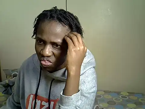 Pearl_petite webcam