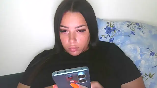 LovelyJulliette webcam