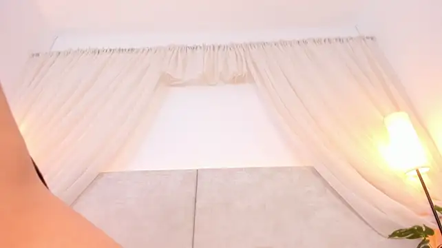 Hanna_gomeez smoking cam girl