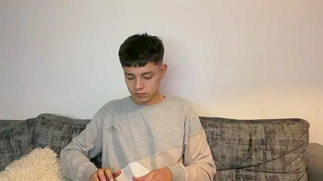 andy_belier23 (M twink) - control my toy 15 mins