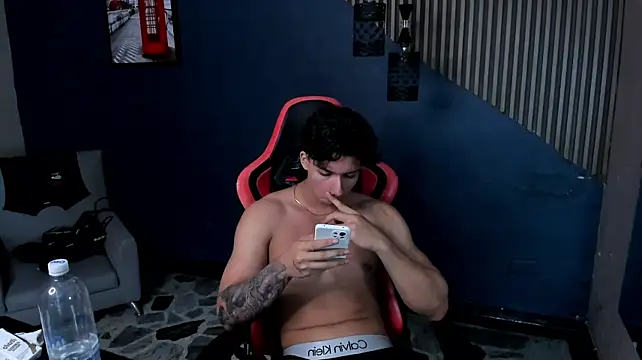 Axxel_Muscle webcam