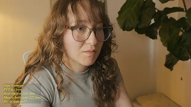 Scarlett_NoirMuse webcam