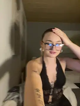 SexyyEmilyy sensual oil cam show