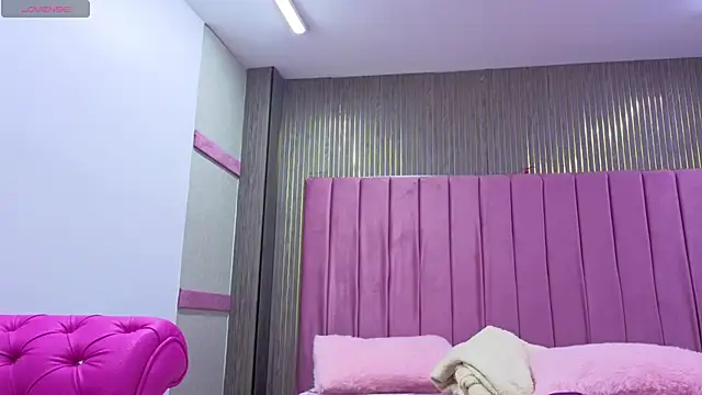 Kaely-Burning- webcam