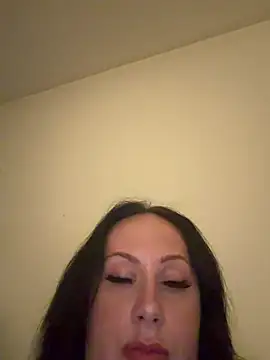 CurvyQueen2023 webcam