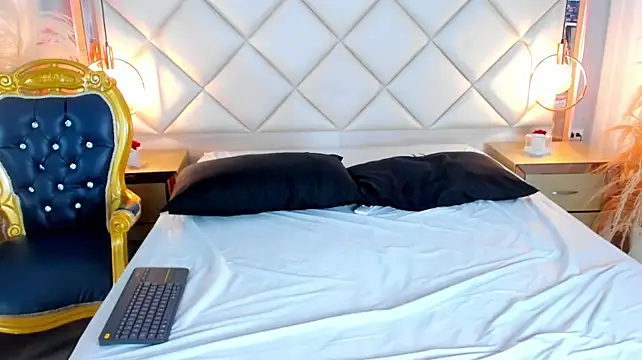 SalomeBins webcam