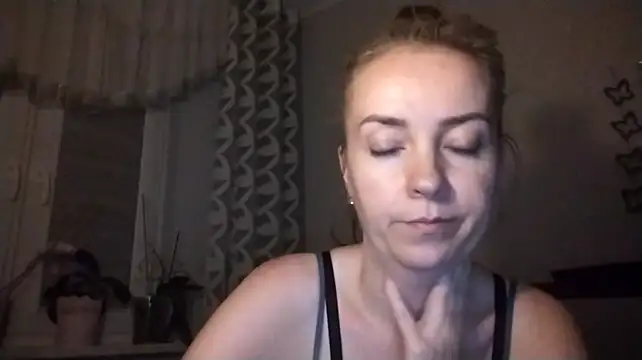 JenniferAlone webcam