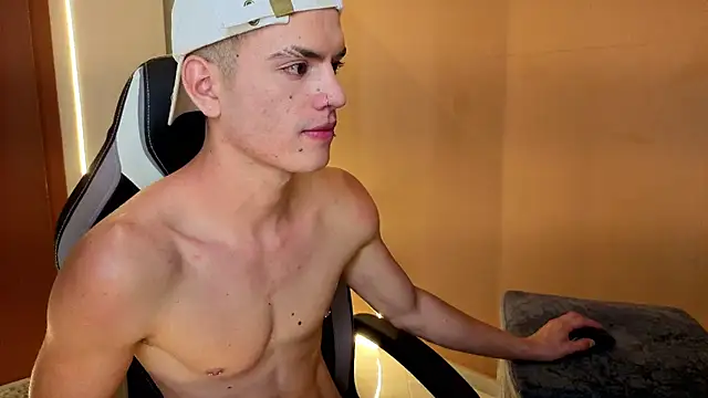 LeoTease webcam