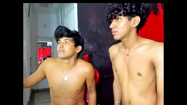FRIENDS_LATINOS webcam