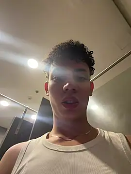 yoursexyjose Live Webcam on Stripchat