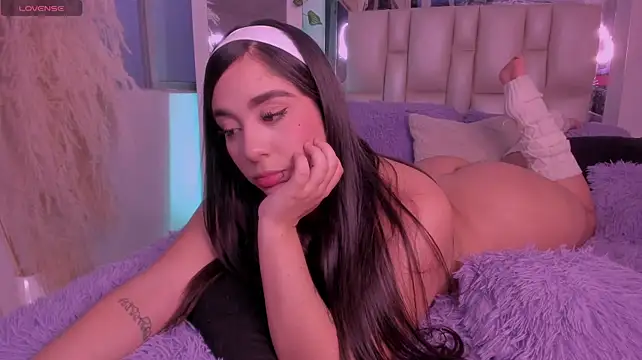 Sussy_Bell01 live cam on StripChat