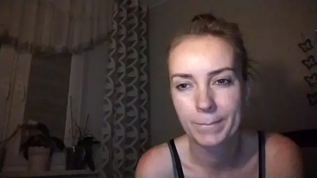 JenniferAlone live cam on StripChat