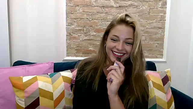 LilyBlondee live cam on StripChat
