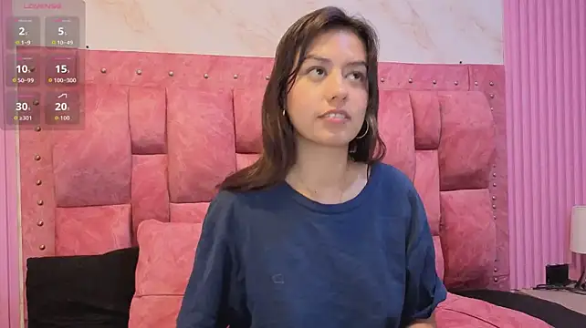 Alahia_Bloom webcam