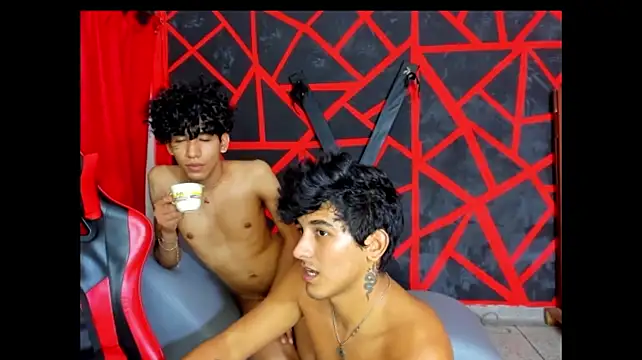 FRIENDS_LATINOS webcam