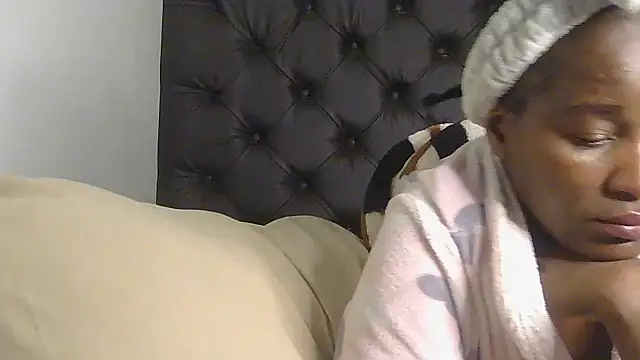 sluttylaura21 webcam