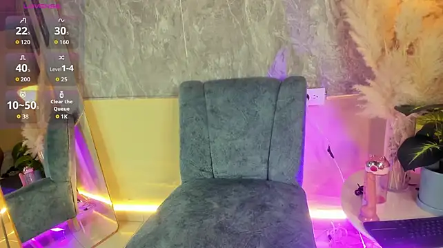Lauren_smiles webcam