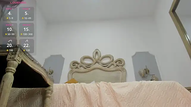 elara_evans webcam