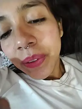loveHoney02 live cam on StripChat