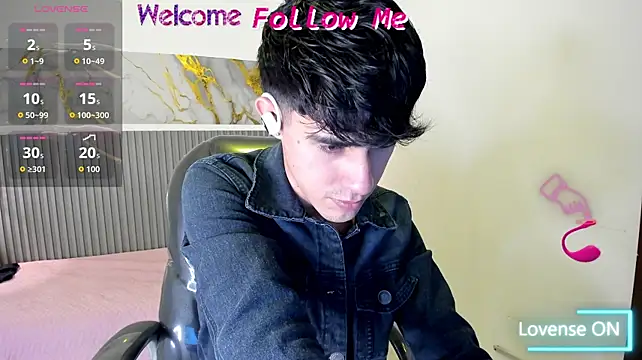 Dyla_n18 live cam on StripChat
