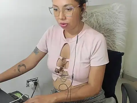 sarahlovexxv webcam