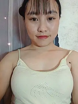 Cherry-squirtt live cam on StripChat