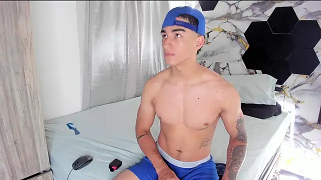Goldendesirexx__ webcam
