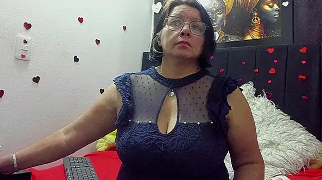 Evaaross_2345 live cam on StripChat