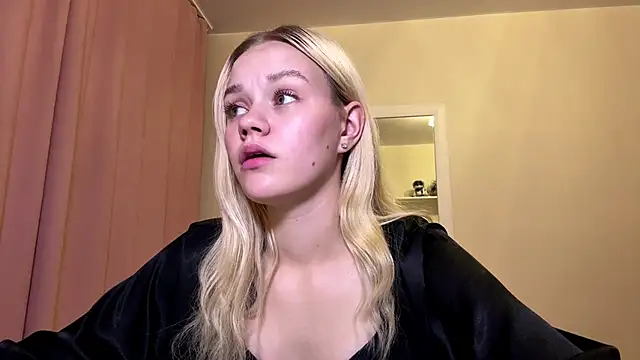 MiaCashe live cam on StripChat