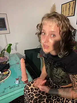 TutanchAnut live cam on StripChat