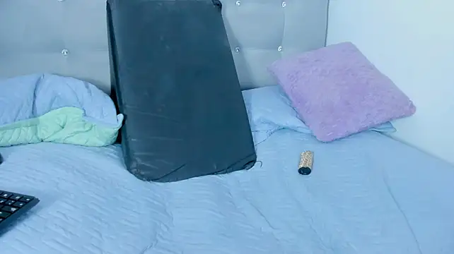 andreaa_squirt live cam on StripChat