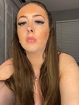 BrunetteBarbieXx_ webcam