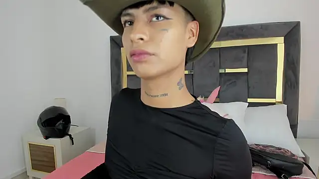 Exotic__April webcam