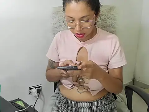 sarahlovexxv webcam