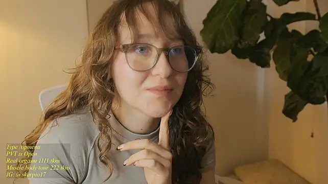 Scarlett_NoirMuse webcam