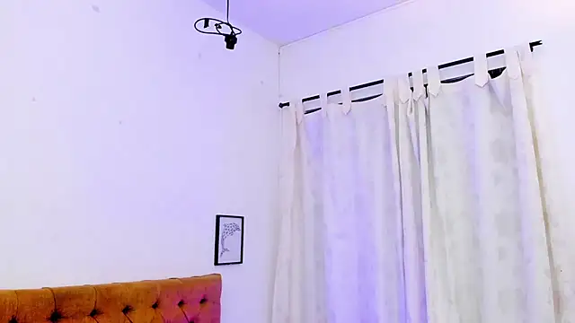 Katty_West webcam